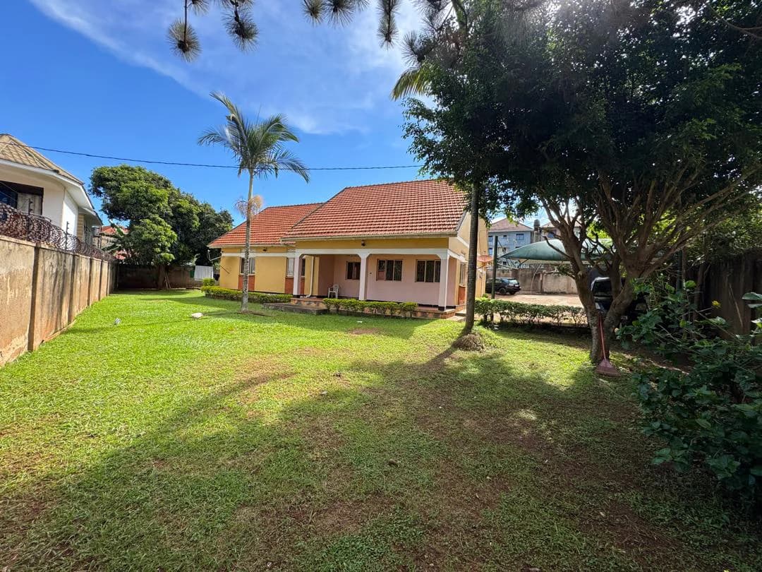 A 4 bedroom bungalow for sale in Munyonyo Buziga Road - image 1